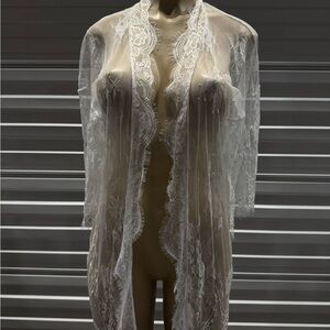 Elegant White Lace Robe